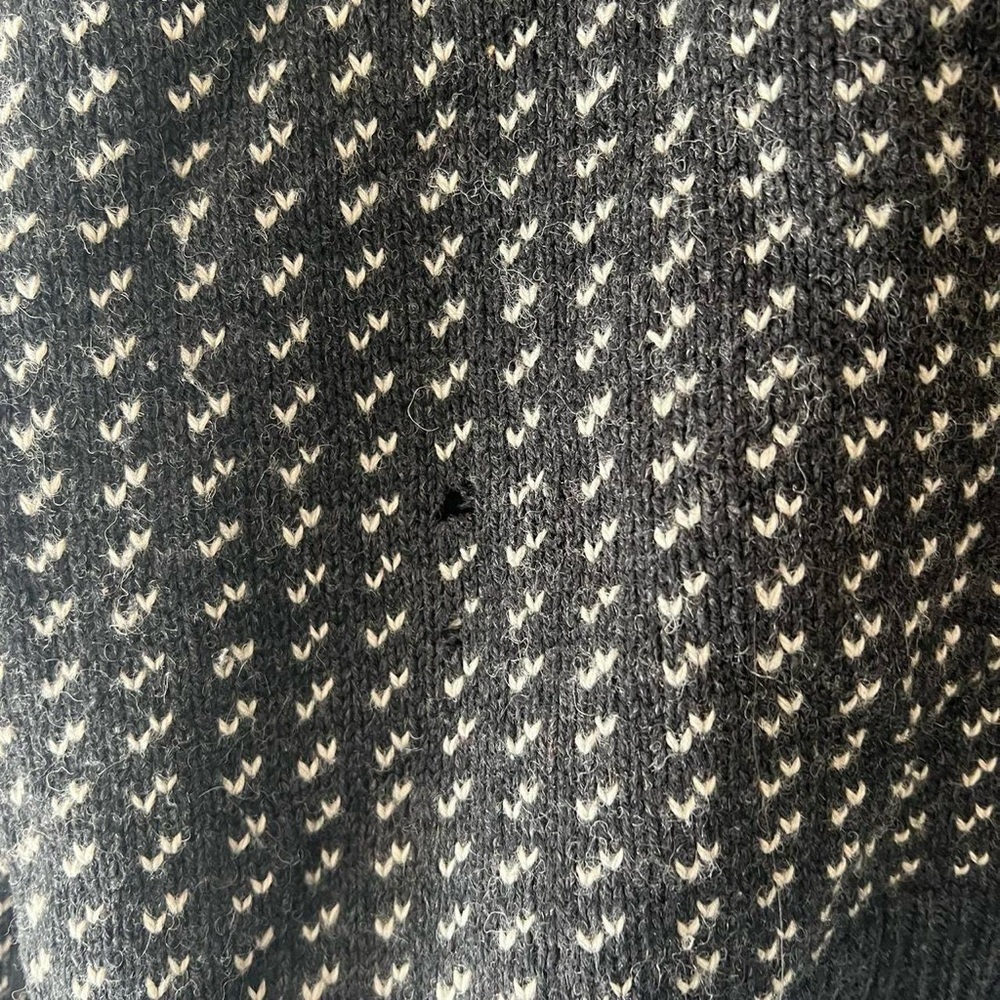 Cozy Black and White Knit Sweater - Picture 5 of 5